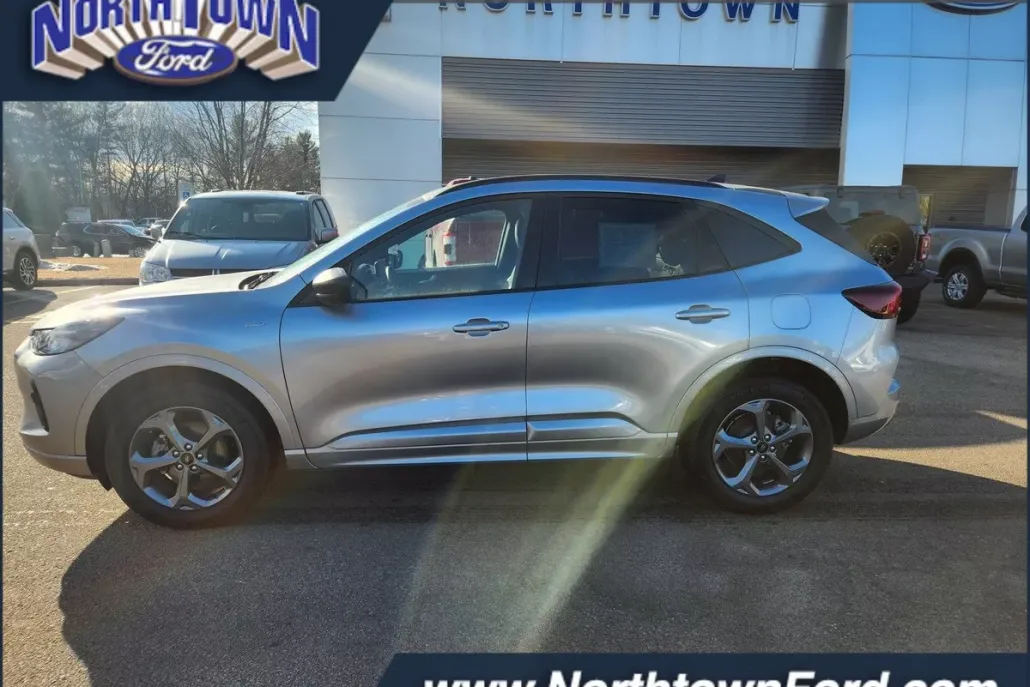 2023 Ford Escape ST-Line photo 1