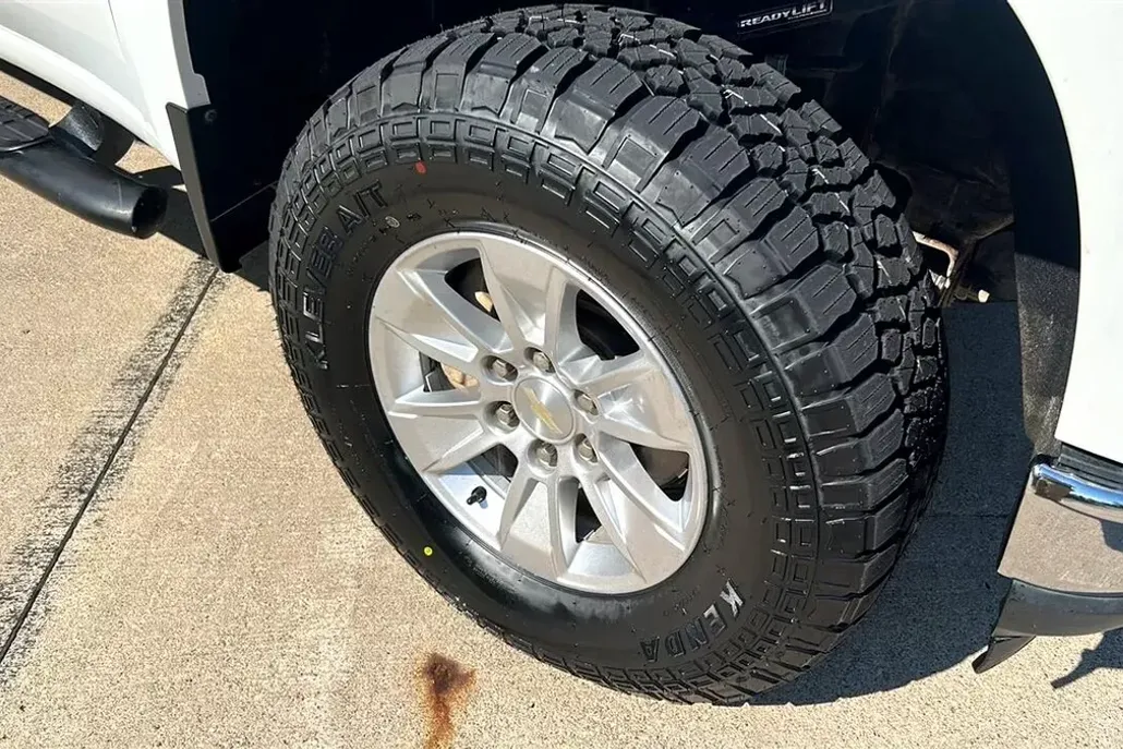 2019 Chevrolet Silverado 1500 LT photo 1