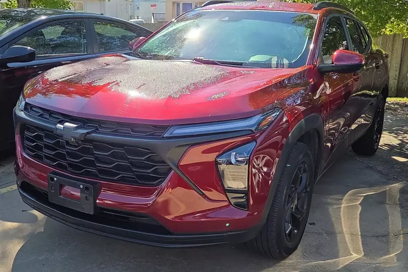 2024 Chevrolet Trax LT photo 1