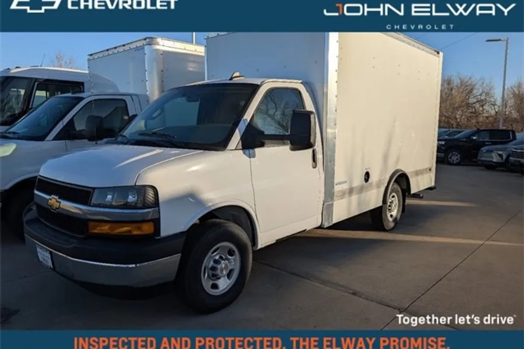 2024 Chevrolet Express Cutaway 3500 photo 1