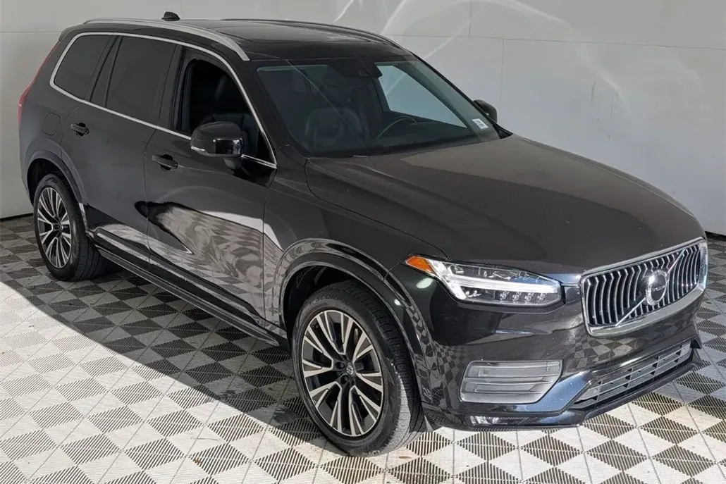2020 Volvo XC90 T6 Momentum photo 1