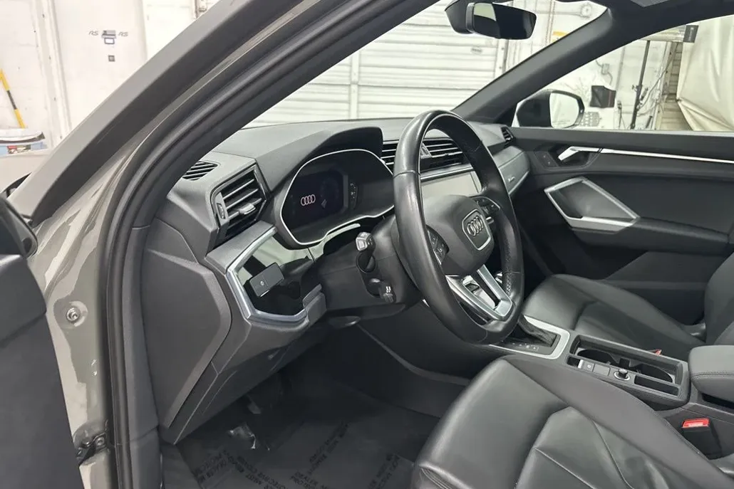 2022 Audi Q3 Premium photo 1