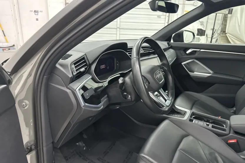 2022 Audi Q3 Premium photo 1