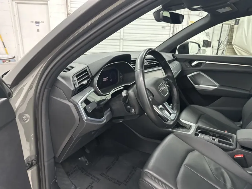 2022 Audi Q3 Premium photo 1