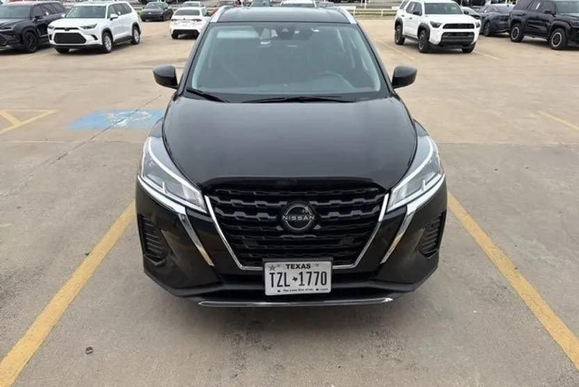 2024 Nissan Kicks SV photo 1