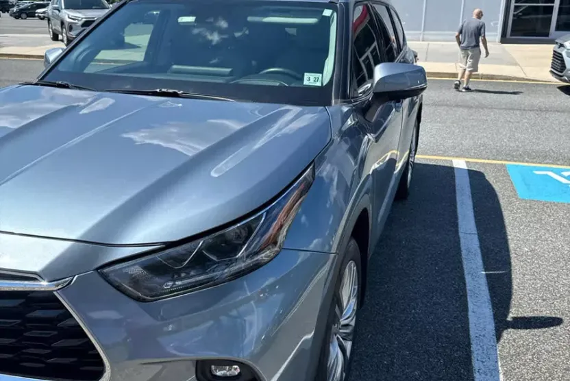 2022 Toyota Highlander Platinum photo 1