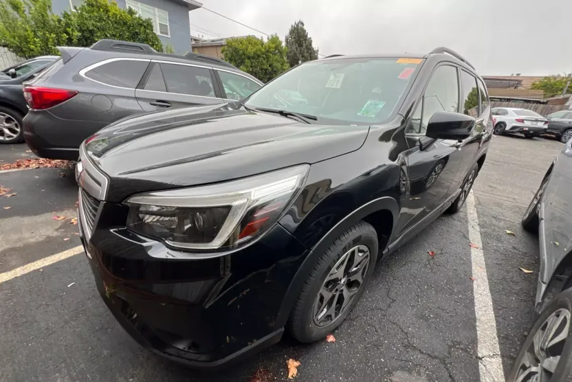 2021 Subaru Forester Premium photo 1