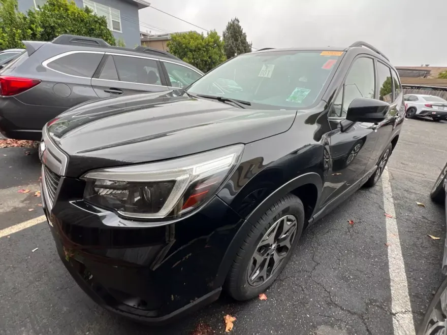 2021 Subaru Forester Premium photo 1