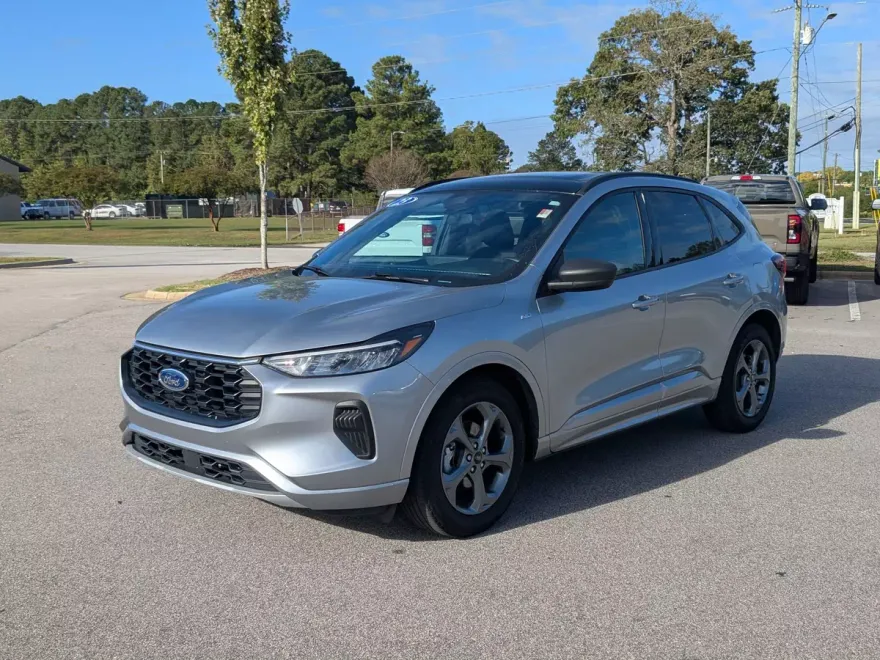 2023 Ford Escape ST-Line photo 1