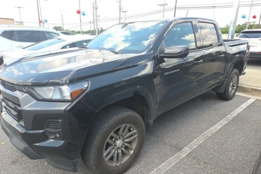 2023 Chevrolet Colorado LT photo 1