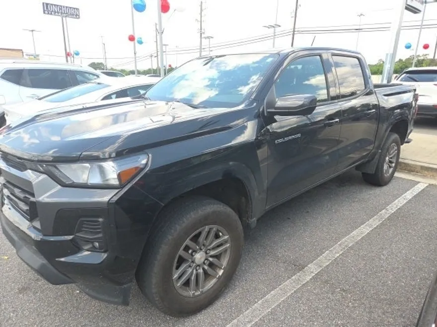 2023 Chevrolet Colorado LT photo 1