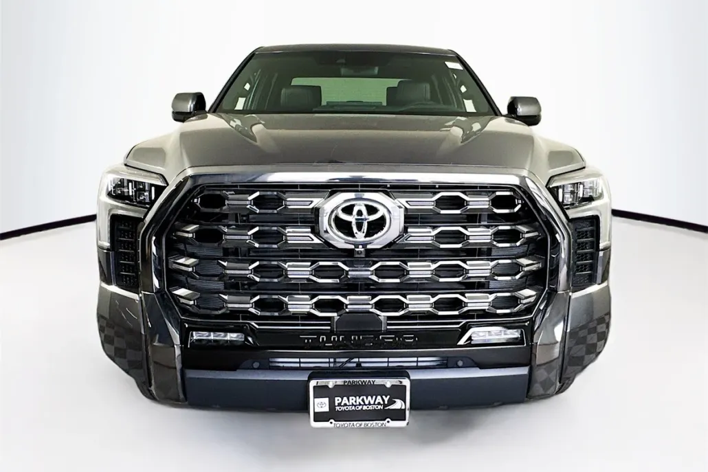 2025 Toyota Tundra CrewMax Platinum photo 1