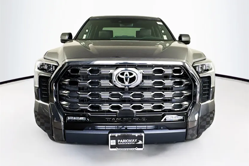 2025 Toyota Tundra CrewMax Platinum photo 1