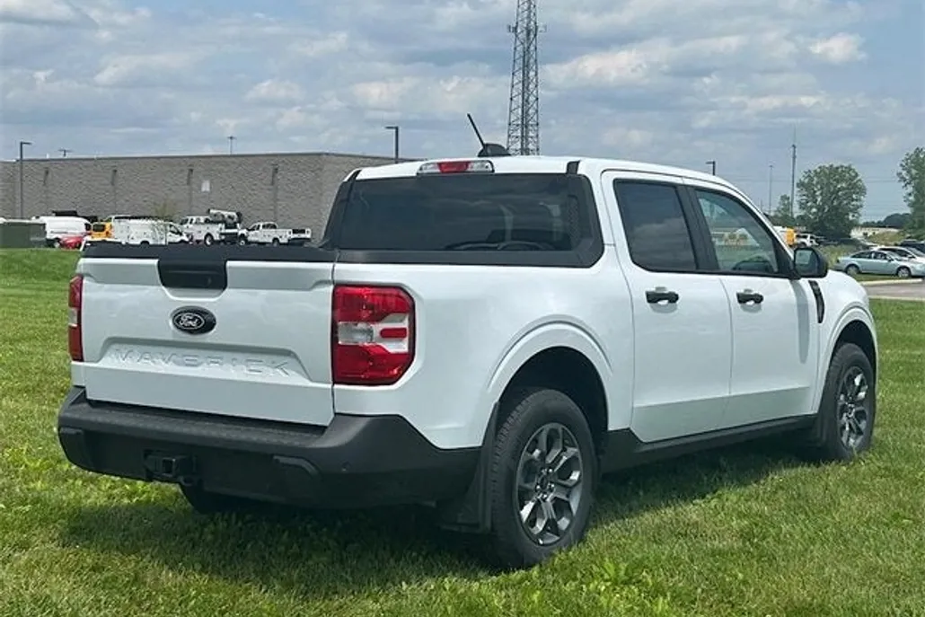 2025 Ford Maverick XLT photo 1