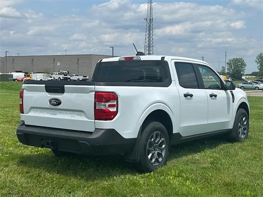 2025 Ford Maverick XLT photo 1