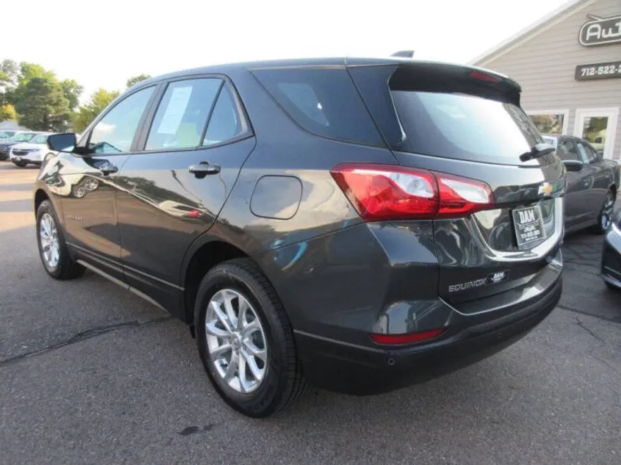 2021 Chevrolet Equinox LS photo 1