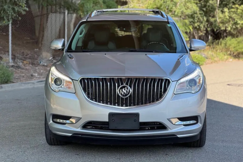 2017 Buick Enclave Leather photo 1