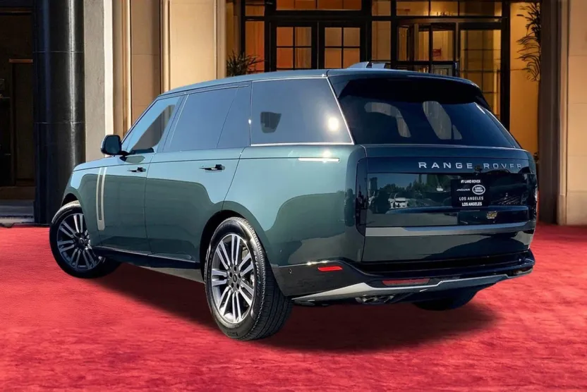 2025 Land Rover Range Rover SE photo 1
