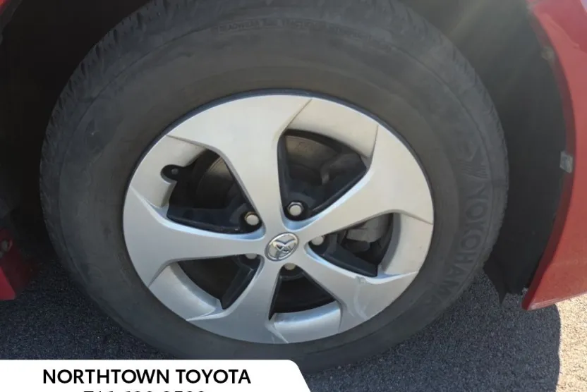 2014 Toyota Prius Four photo 1