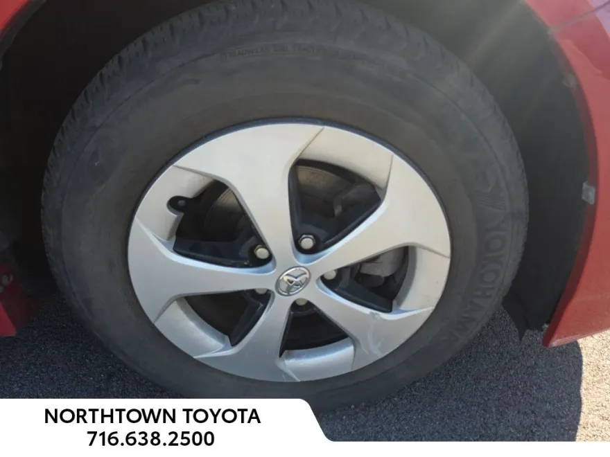 2014 Toyota Prius Four photo 1
