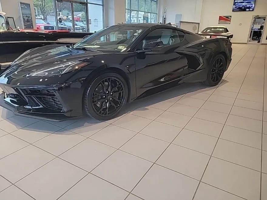2025 Chevrolet Corvette Stingray 2LT photo 1