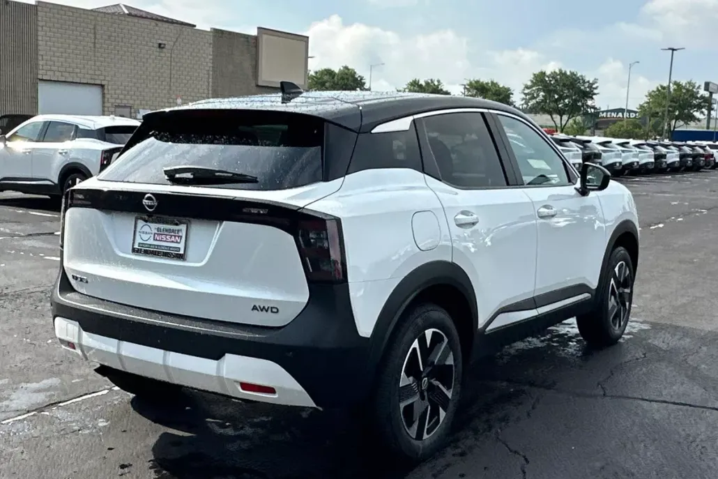 2025 Nissan Kicks SV photo 1