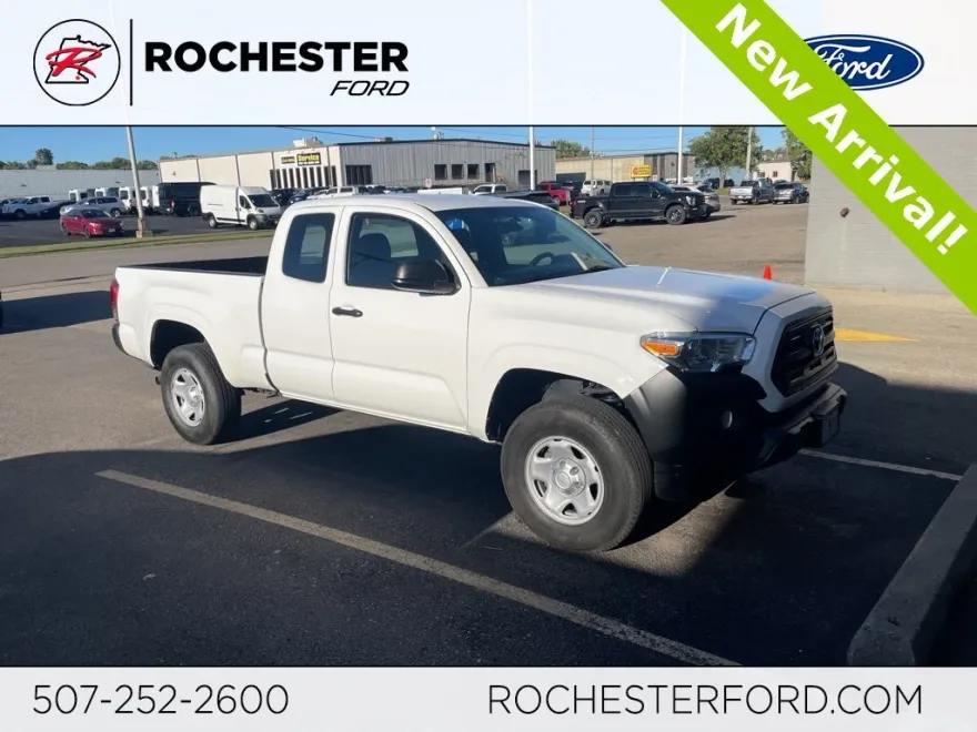 2017 Toyota Tacoma SR photo 1