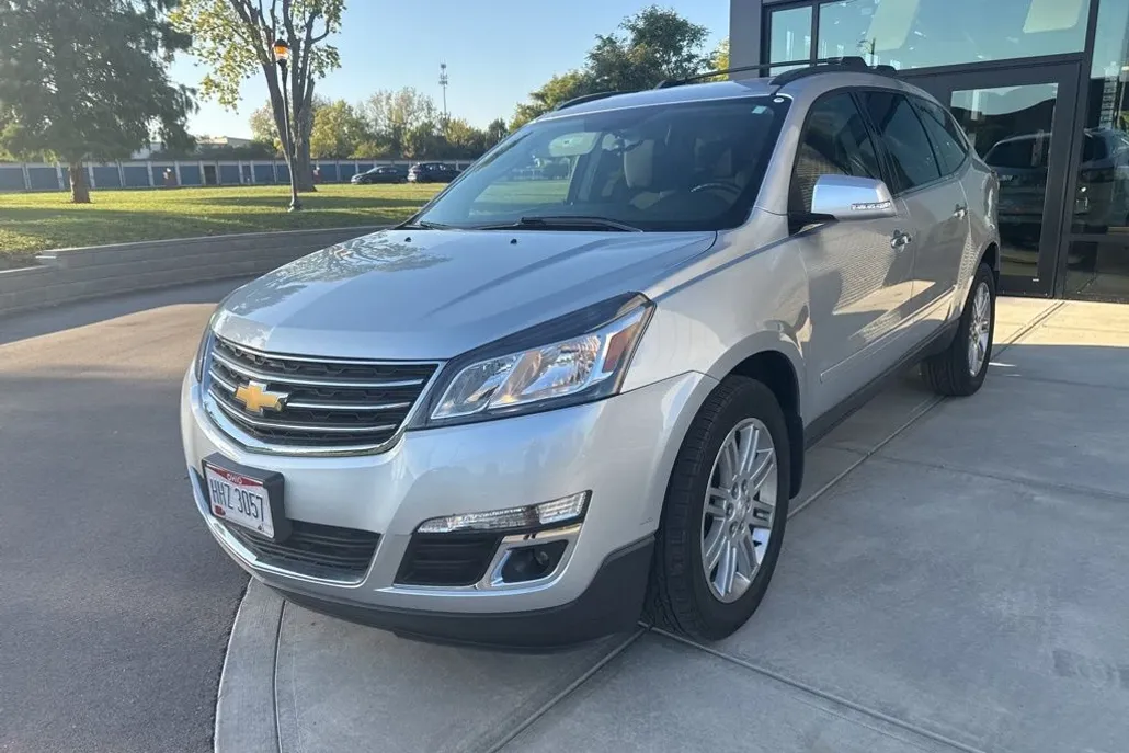 2015 Chevrolet Traverse 1LT photo 1
