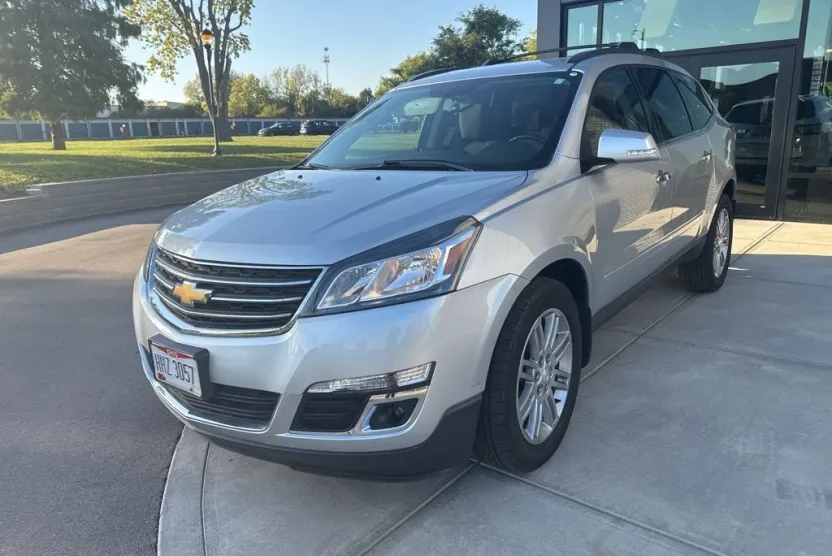 2015 Chevrolet Traverse 1LT photo 1