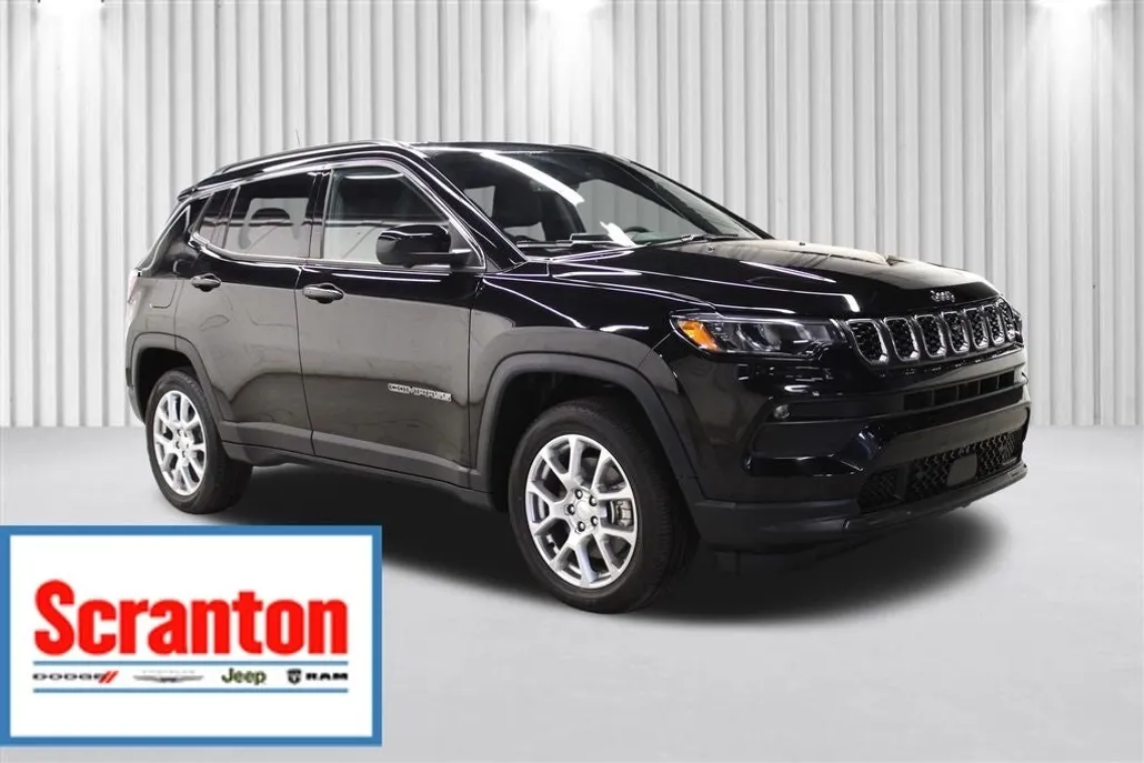 2024 Jeep Compass Latitude Lux photo 1