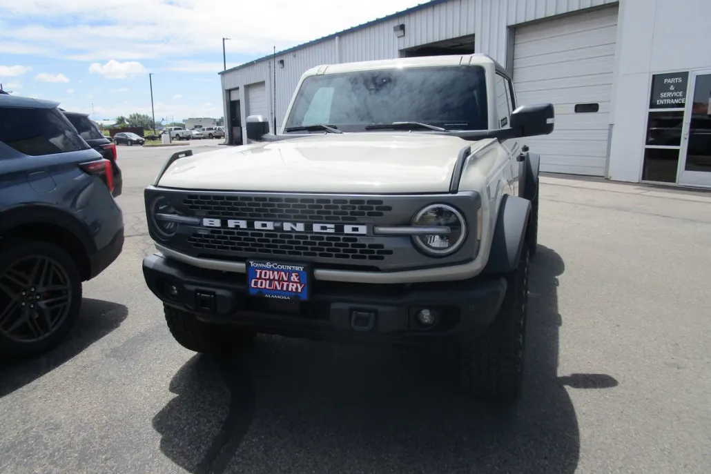 2025 Ford Bronco Badlands photo 1