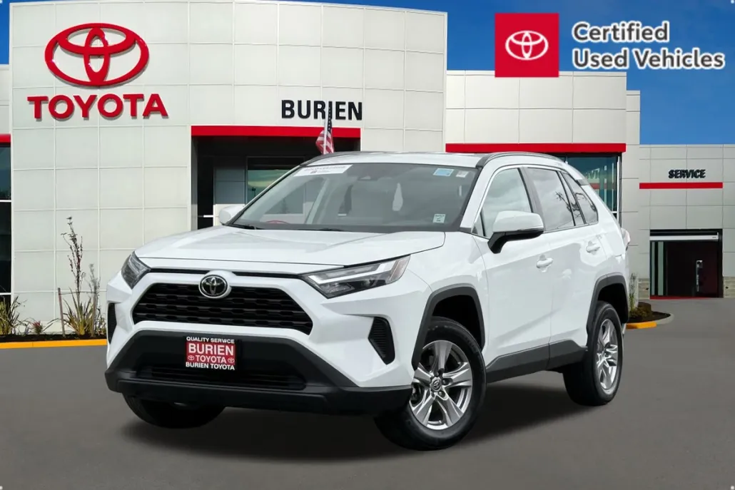 2023 Toyota RAV4 XLE photo 1