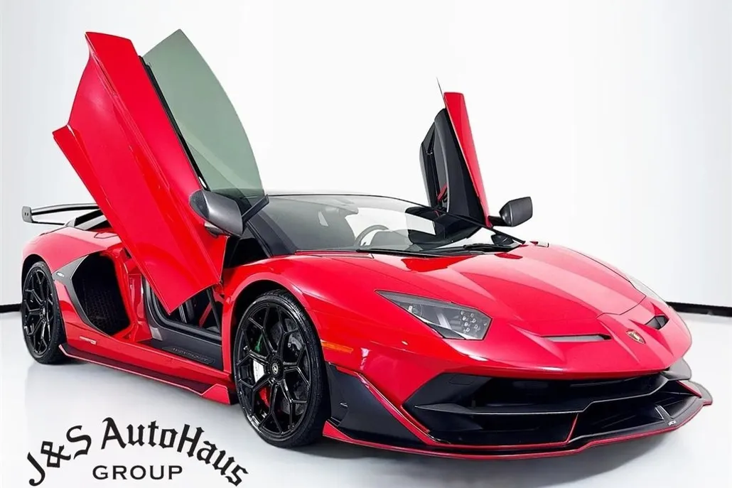 2020 Lamborghini Aventador SVJ photo 1