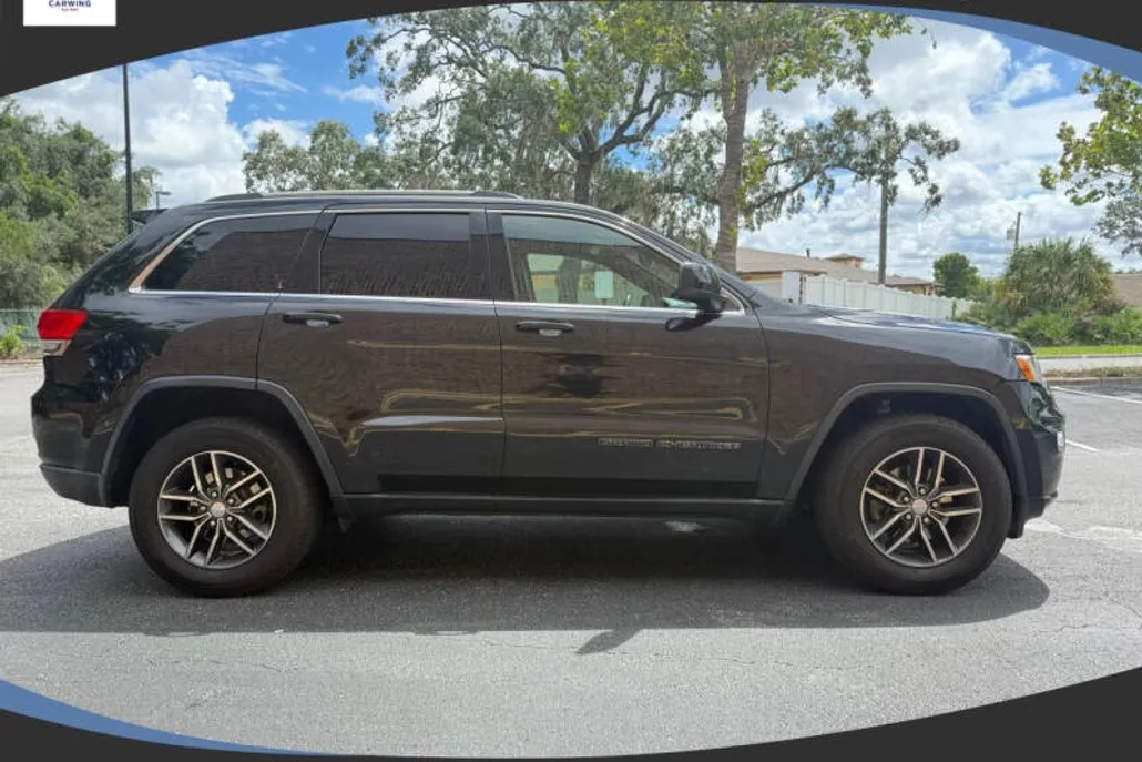 2017 Jeep Grand Cherokee Laredo Sport photo 1