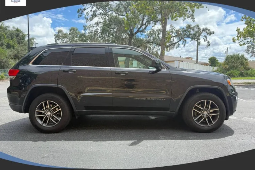 2017 Jeep Grand Cherokee Laredo Sport photo 1