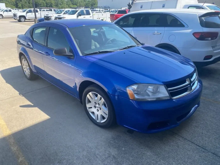 2013 Dodge Avenger SE photo 1