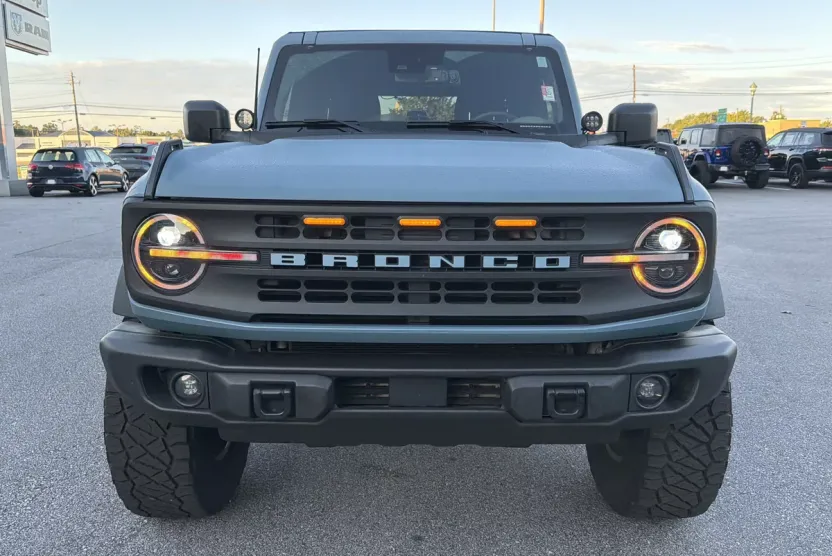 2022 Ford Bronco Black Diamond photo 1