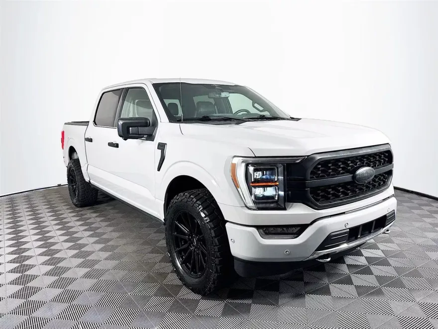 2023 Ford F-150 Platinum photo 1