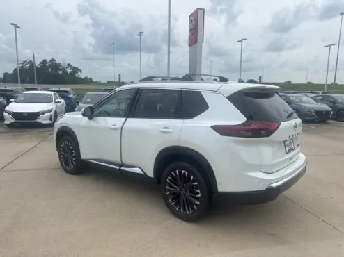 2025 Nissan Rogue Platinum photo 4