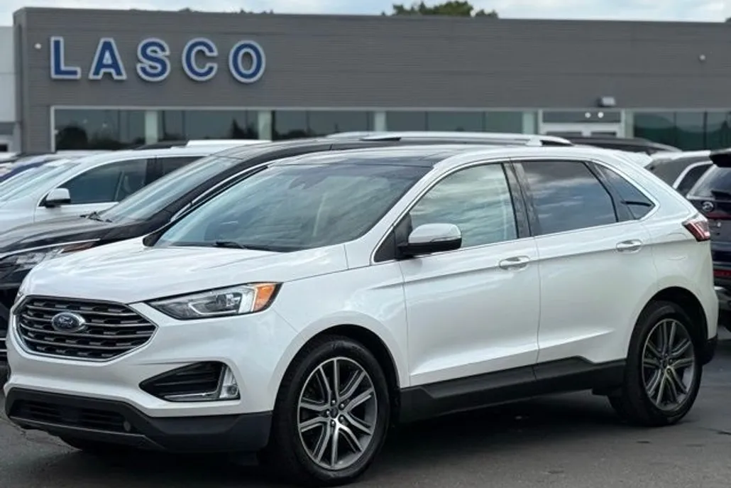 2019 Ford Edge Titanium photo 1
