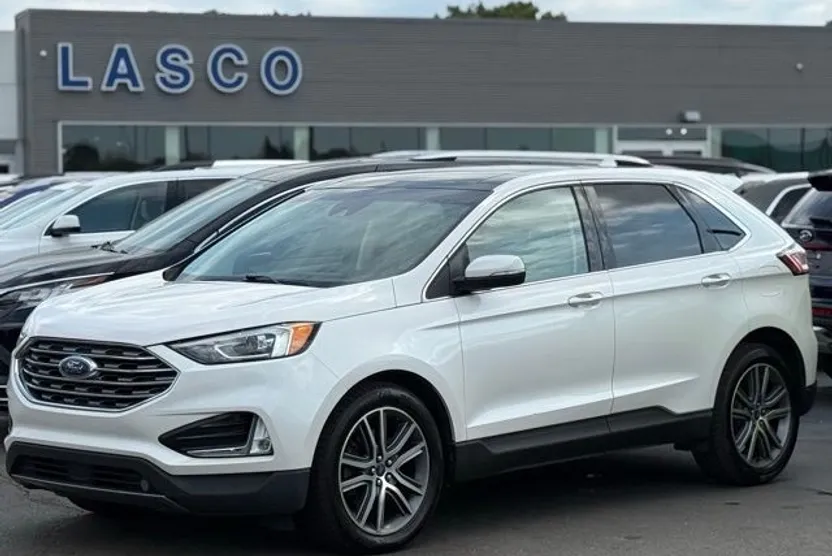2019 Ford Edge Titanium photo 1