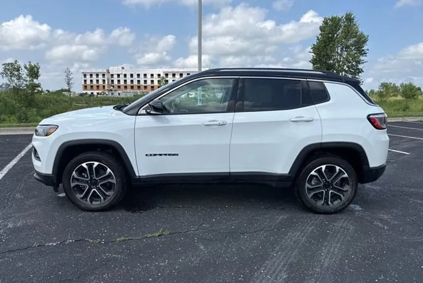 2022 Jeep Compass Limited photo 1