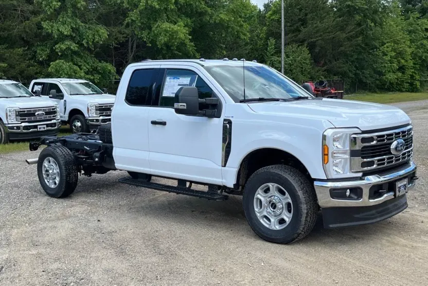 2025 Ford F-350 XLT photo 1
