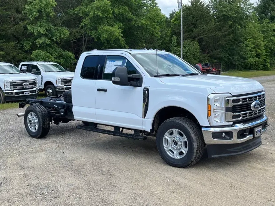 2025 Ford F-350 XLT photo 1