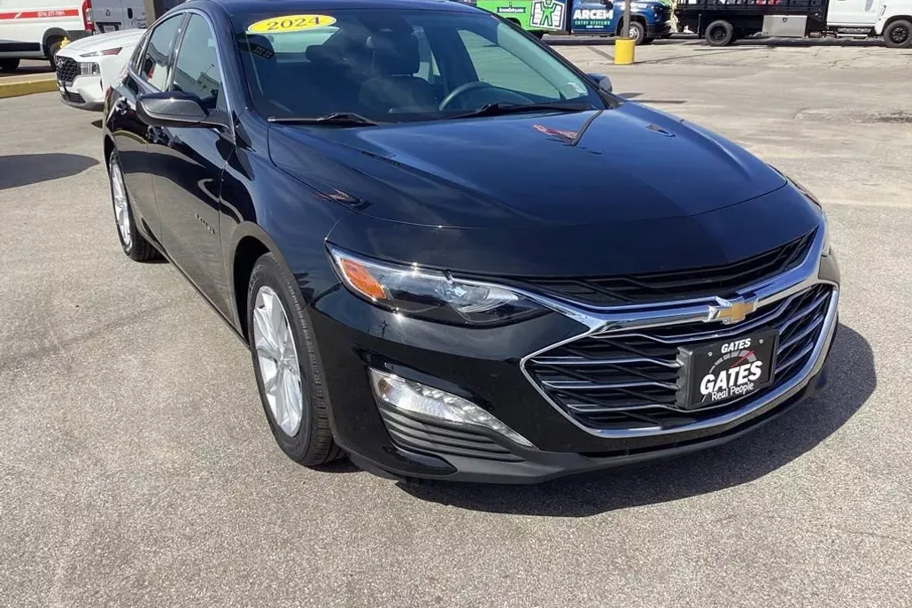2024 Chevrolet Malibu 1LT photo 1
