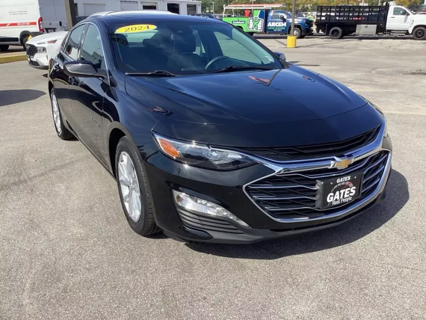2024 Chevrolet Malibu 1LT photo 1