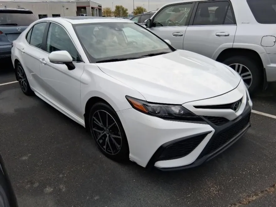 2023 Toyota Camry SE photo 1