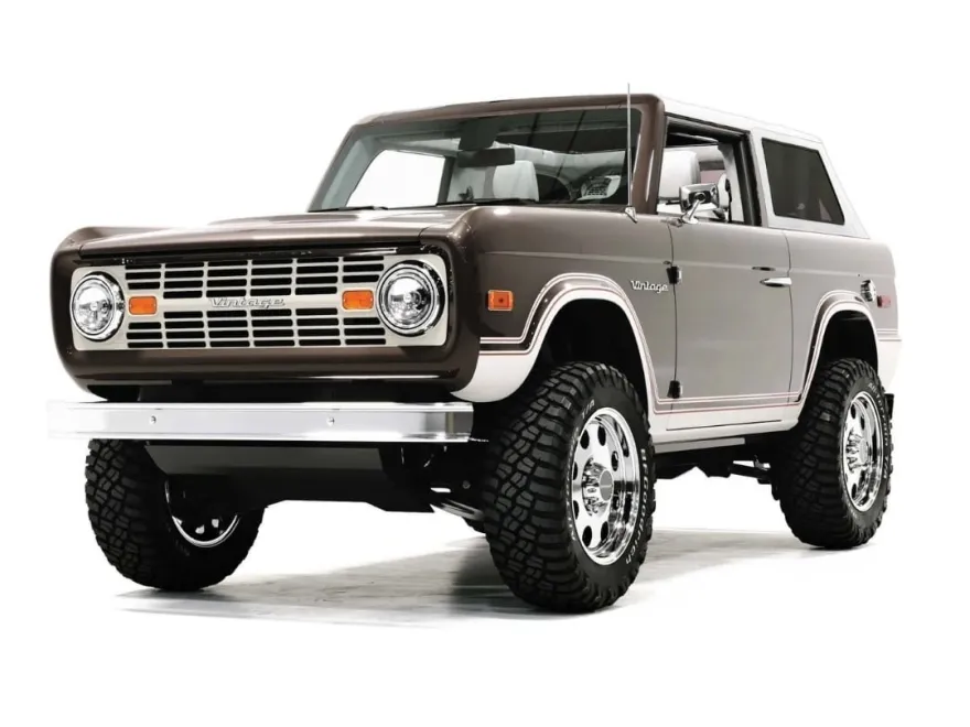 2024 Ford Bronco Black Diamond photo 1