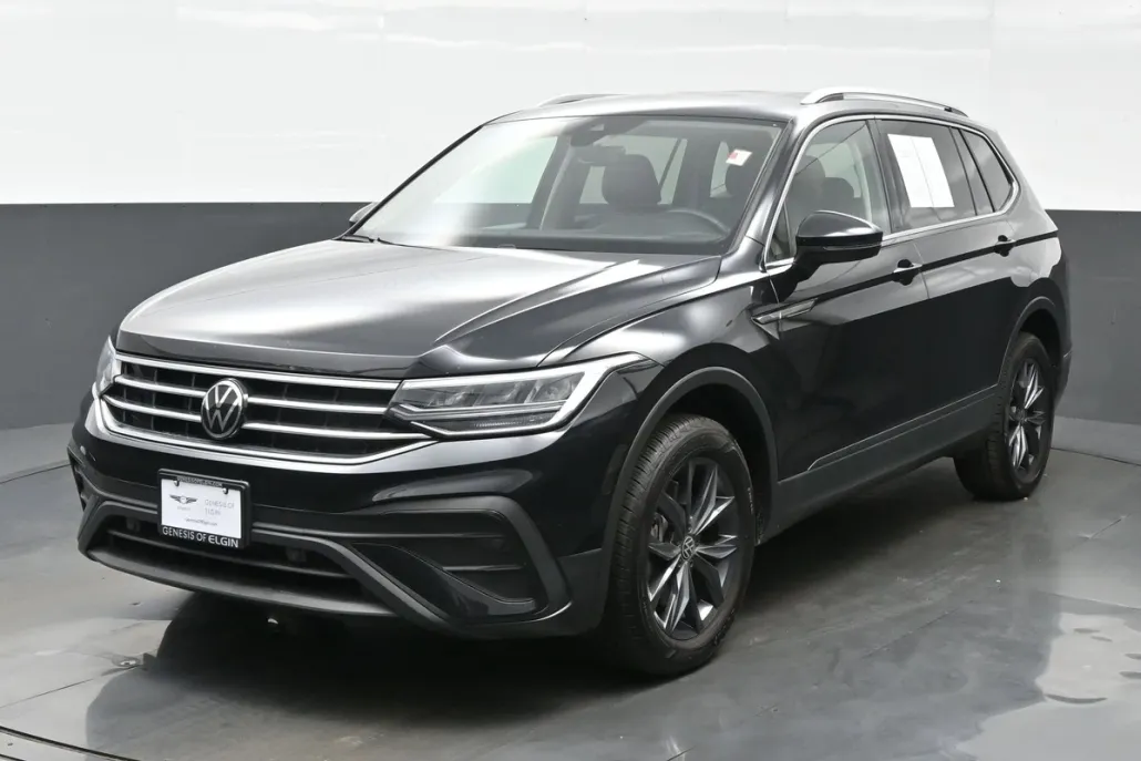 2023 Volkswagen Tiguan SE photo 1