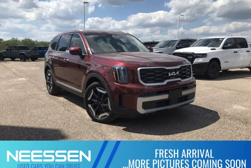 2023 Kia Telluride S photo 1